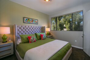 2 Schlafzimmer, Schreibtisch, Bügeleisen/Bügelbrett, Reisekinderbett