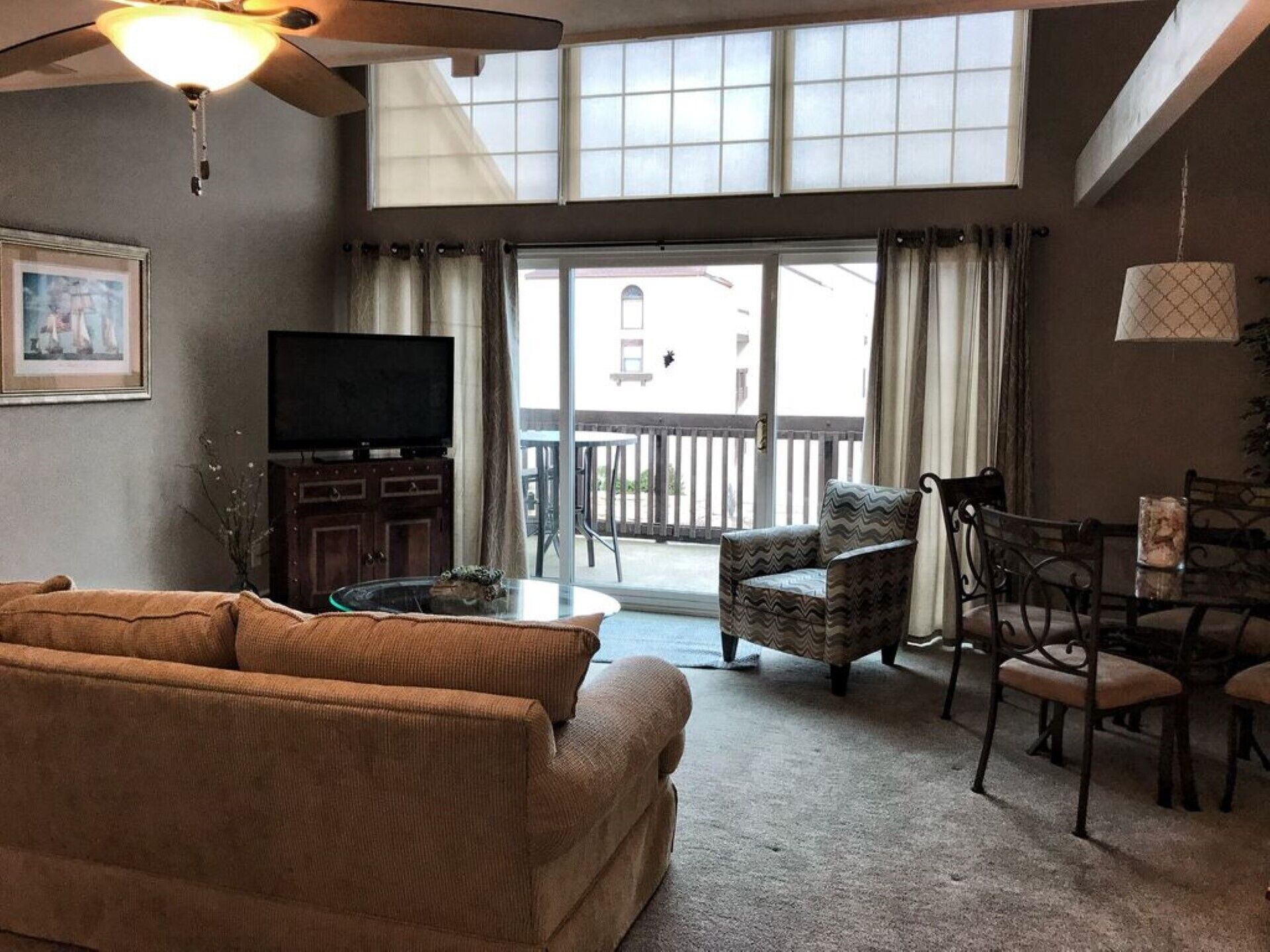 Fabulous Three Bedroom Condo - Spectacular View Of Lake Erie!