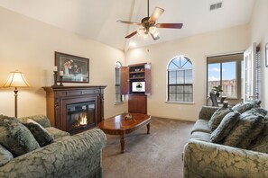 Smart TV, fireplace - Family Getaway • Spacious 3BR Condo • Resort Amenities + Perks (Branson)