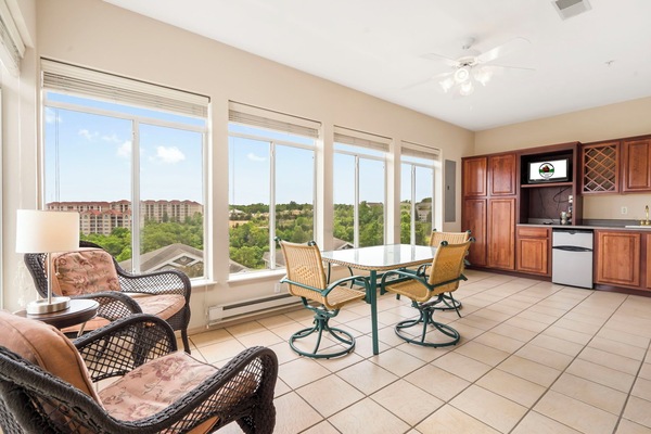 All Season Sunroom with Golf Course View, Cable TV, and Wet Bar