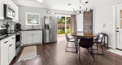 New SPA! Dwntwn DRIP Bluff St Cottage & Guest House! Walk to Food, Bars & Music!