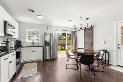 New SPA! Dwntwn DRIP Bluff St Cottage & Guest House! Walk to Food, Bars & Music!