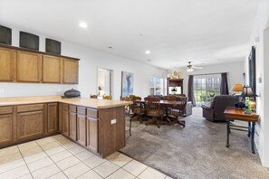 Interior - 3 King Bedroom, 3 Bath Golf Condo featuring Covered Balcony with Course View (Branson)