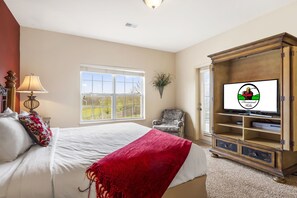 2 bedrooms, iron/ironing board, free WiFi, bed sheets - 2 Bedroom, 2 Bathroom Golf Condo with Private, Covered Patio (Branson)