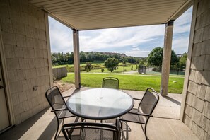 Outdoor dining - 2 Bedroom, 2 Bathroom Golf Condo with Private, Covered Patio (Branson)