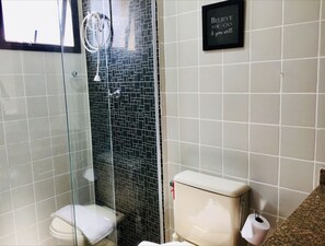 Basic Quadruple Room | Bathroom - Apartamento Paim (São Paulo)