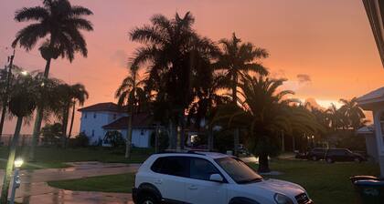 Heated Pool, Lanai, Bikes & Beach Gear, Near Beach, Dog Friendly, Fully Stocked