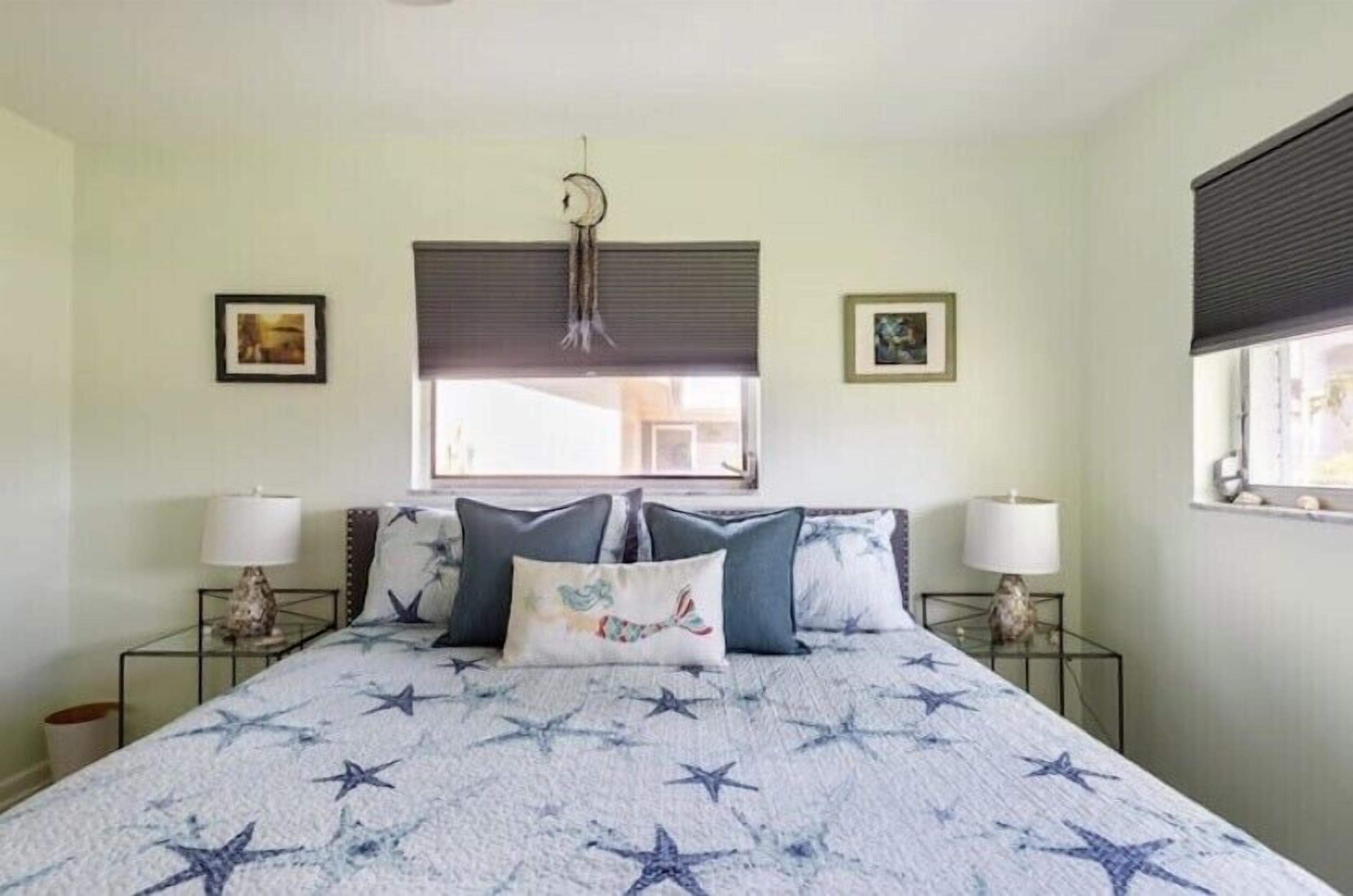 Waterview Escape with Large Heated Pool and Fully Stocked Kitchen