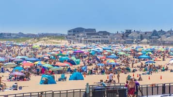 Na praia, toalhas de praia