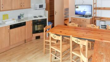 Frigorifero, microonde, forno, piano cottura