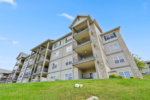 Exterior - Family-Friendly 2BR Retreat • Close to Strip • Tickets + Golf Deals (Branson)