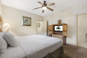 3 bedrooms, iron/ironing board, free WiFi, bed sheets - 3BR Condo Near Branson Strip • Walk-In • Golf Course Location • Sleeps 8 (Branson)