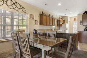 Dining - 3BR Condo Near Branson Strip • Walk-In • Golf Course Location • Sleeps 8 (Branson)