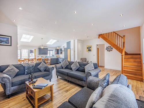6 bedroom accommodation in Trevor, near Llangollen