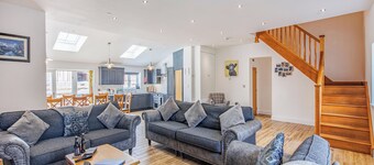 6 bedroom accommodation in Trevor, near Llangollen