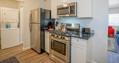#5: King bed, 1bd/1ba, Walk to UNM & restaurants!
