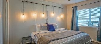 #5: King bed, 1bd/1ba, Walk to UNM & restaurants!