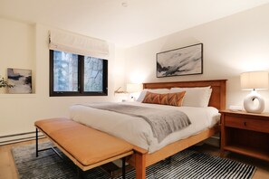 2 bedrooms, iron/ironing board, free WiFi, bed sheets - KAYENTA LODGE- Slopeside Condo in the Center of Mountain Village (Mountain Village)