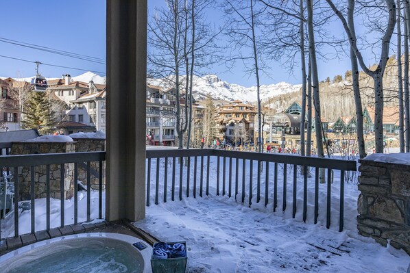 Outdoor spa tub - KAYENTA LODGE- Slopeside Condo in the Center of Mountain Village (Mountain Village)