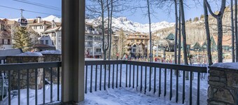 KAYENTA LODGE- Slopeside Condo in the Center of Mountain Village