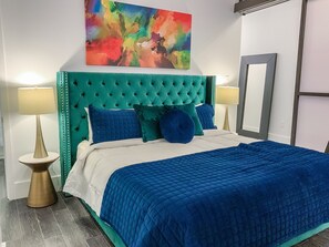2 Schlafzimmer, Schreibtisch, Bügeleisen/Bügelbrett, Reisekinderbett
