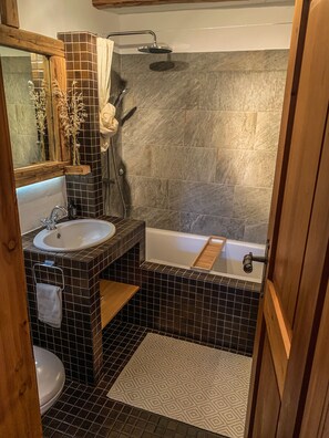 Bathtub, hair dryer, towels