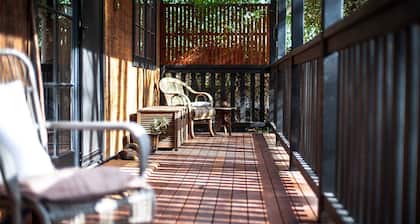 Mountain Den | Charming pet friendly mountains cottage!