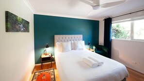2 Schlafzimmer, Schreibtisch, Bügeleisen/Bügelbrett, Reisekinderbett