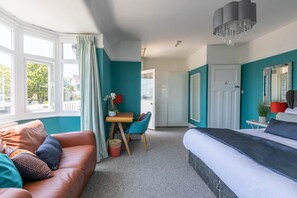 5 bedrooms, iron/ironing board, free WiFi, bed sheets