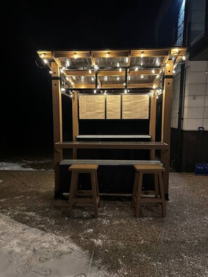 Outdoor dining - Luxury Mansion • Secluded on 5 Acres • 8BR • Sauna (Carbon)