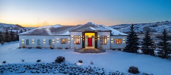 Luxury Mansion • Secluded on 5 Acres • 8BR • Sauna
