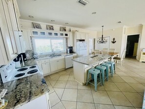Fridge, microwave, stovetop, dishwasher - VITAMIN SEA-Relax and Rejuvenate 3 beds 2 baths Pet Friendly! (Saint George Island)