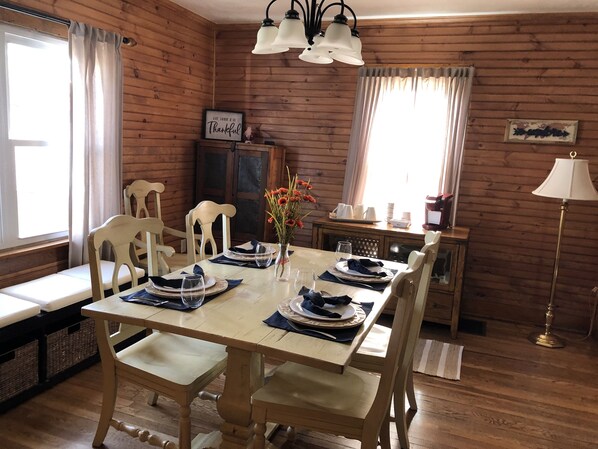 Dining - Carriage House on Main in NRG National Park (Oak Hill)