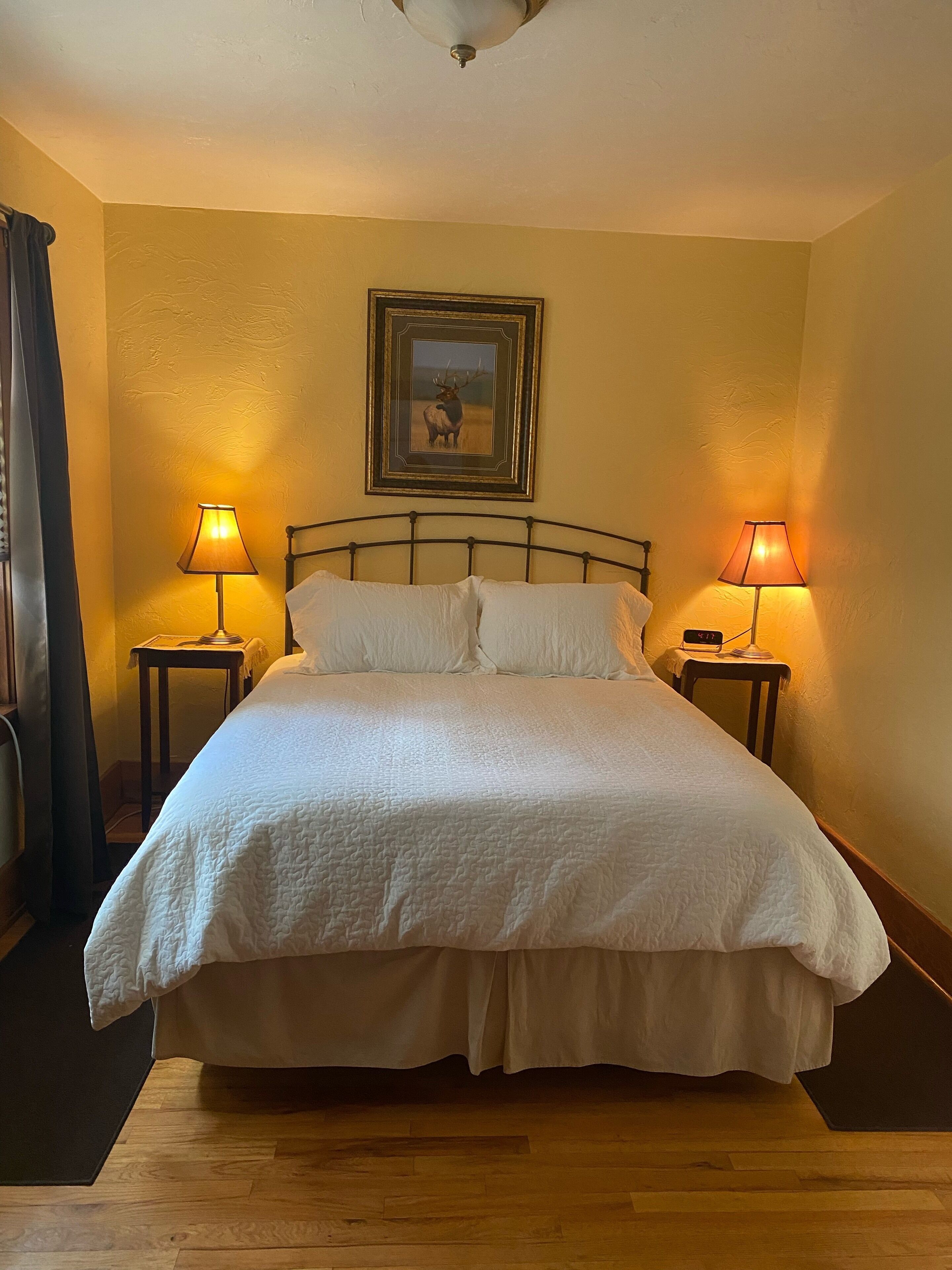 3 bedrooms, iron/ironing board, WiFi (free), bed sheets