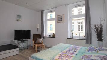 1 bedroom, bed sheets