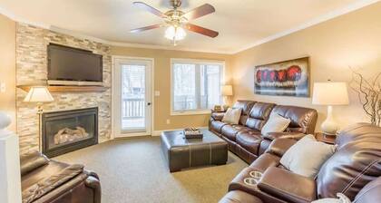 RIVERFRONT IN HELEN | HOT TUB | POOL TABLE | WI-FI