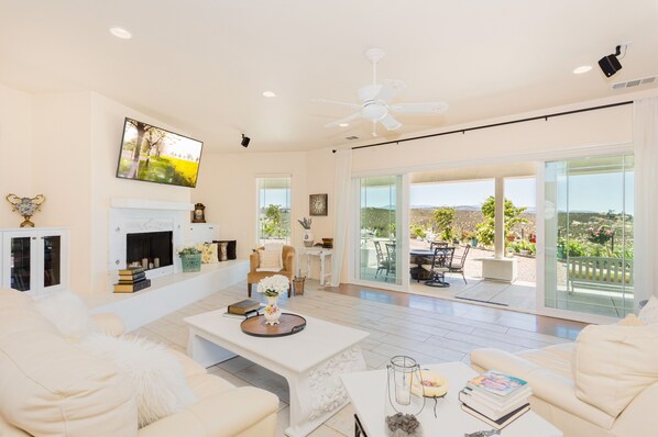 スマートテレビ、書庫、書斎 / ワークスペース、プリンター