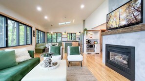 Smart TV, fireplace