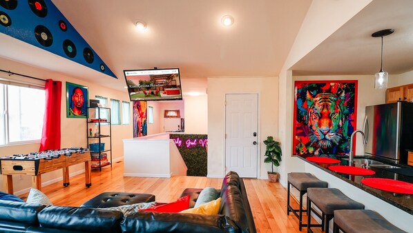 Games room - HotTub PS5 Arcade Theater PoolTable Pinball 420 (denver)