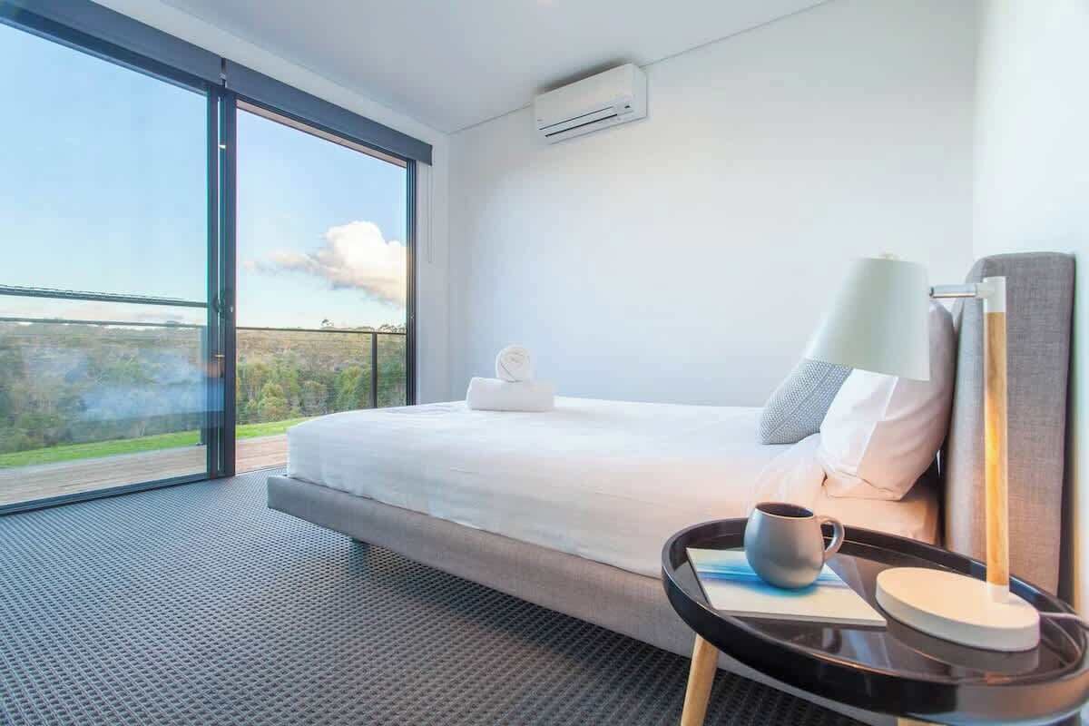 5 habitaciones, tabla de planchar con plancha, wifi y ropa de cama 