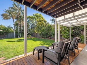 Terrace/patio - Bay Beach House Beachfront Bliss near Town (Dunsborough)