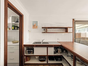 Coffee/tea maker, fridge, microwave, oven