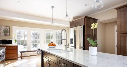 Entire House:14 Guests, 7 BRs, 10 Beds, 5 Full Baths, Outdoor Shower, Beach Gear