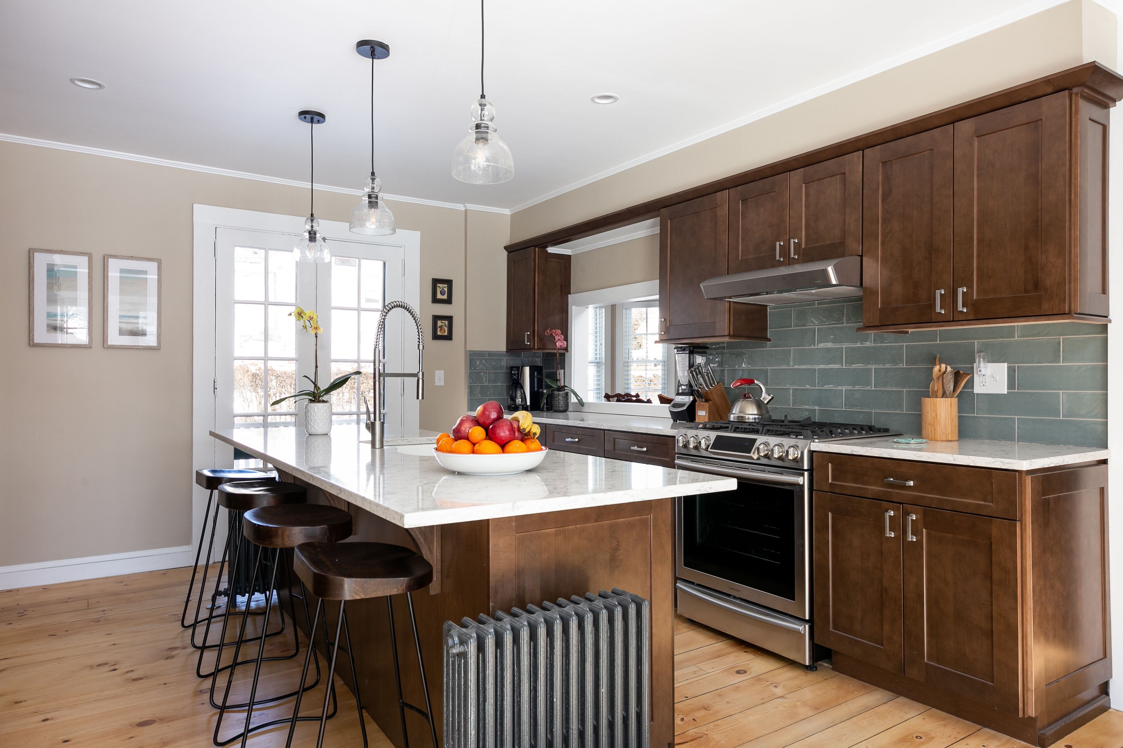 Entire House:15 Guests, 7 BRs, 10 Beds, 5 Full Baths, Outdoor Shower, Beach Gear