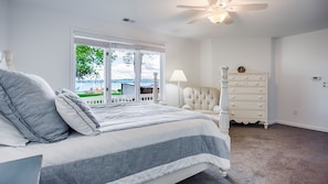 5 bedrooms, iron/ironing board, Internet, bed sheets - Endless Summer: "Canandaigua Lake Luxury Rental!" (Canandaigua)