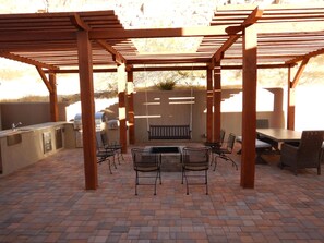 Outdoor dining - Cliff Dwellers A Spectacular 5 Bedroom home just east of Sand Hollow Reservoir (Hurricane)