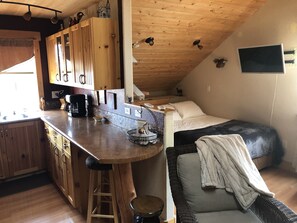 1 soverom, skrivebord, strykejern/-brett og wi-fi (inkludert)