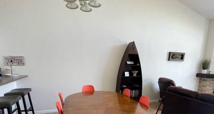 Camdenton Condo on the water - Grill, balcony and elevator access