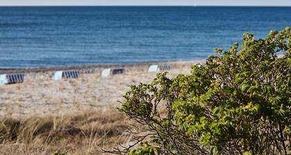 Modern and cozy comfort vacation apartment with terrace, only 250 m to the beach