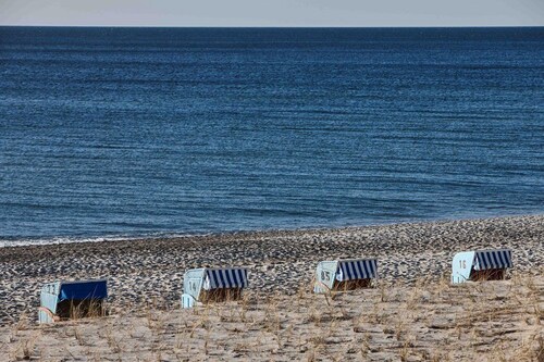 Moderne und gemütliche Komfort-Ferienwohnung mit Terrasse, nur 250 m zum Strand